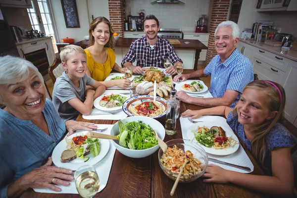 Familjen firar thanksgiving — Stockfoto