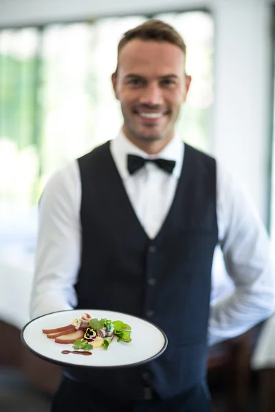Waiter showing dish — Stock Photo, Image