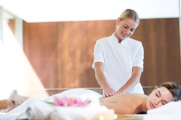 Woman receiving back massage — Stock Photo, Image