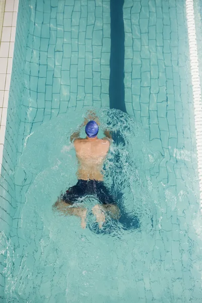Swimmer doing breaststroke in swimming pool — Stock Photo, Image