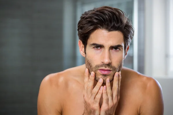 Man checking stubble in bathroom — Stock Photo, Image