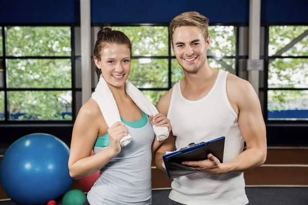 Woman standing with trainer — Stock Photo, Image