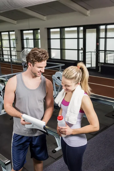 Woman talking to trainer after workout — Stock Photo, Image