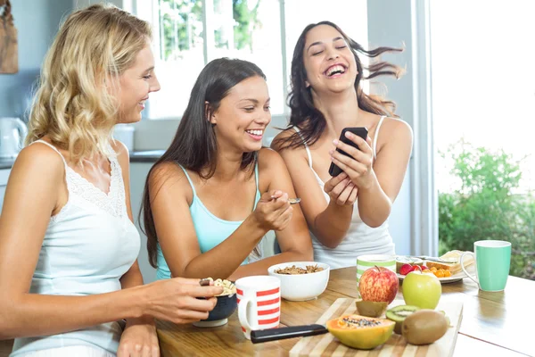 Friends having breakfast — Stock Photo, Image