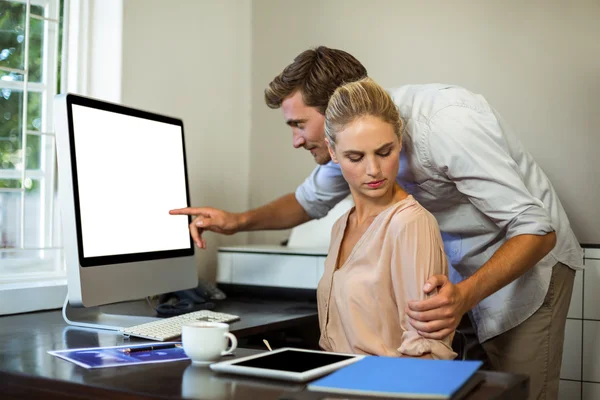 Man touching female colleague — Stock Photo, Image