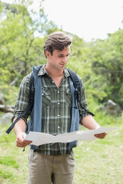 Young man looking at map — Stock Photo, Image