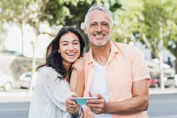 Cheerful couple using phone — Stock Photo, Image