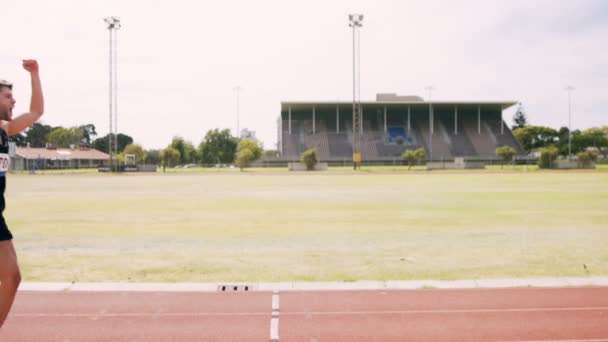 Fit atleta corrida vencedora — Vídeo de Stock