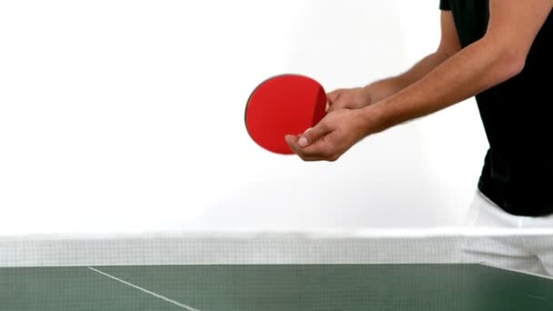 Person, die im Tischtennis dient — Stockvideo