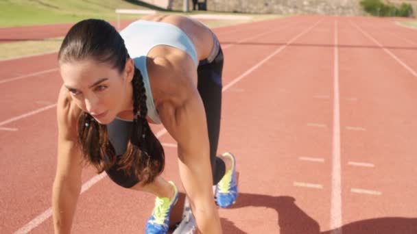 Athlete woman starting running — Stock Video