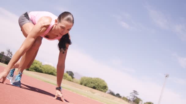 Focused sportswoman running — Stock Video