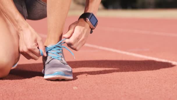 Deportista con smartwatch — Vídeos de Stock