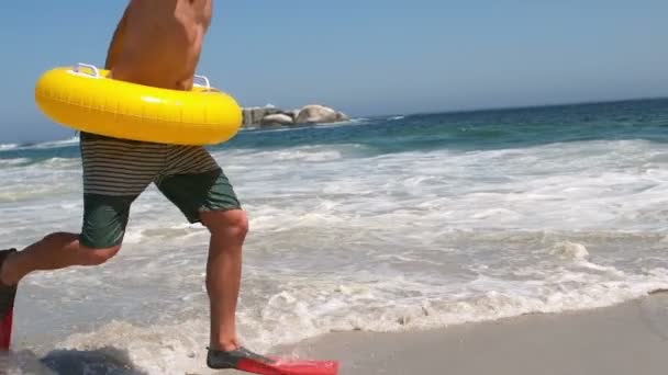 Man wearing flippers and rubber ring — Stock Video
