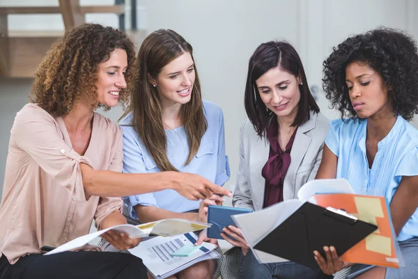 Business colleagues interacting with each other — Stock Photo, Image