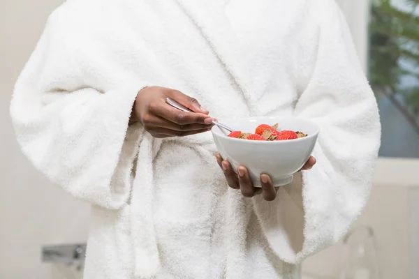 Mujer desayunando — Foto de Stock