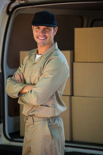 Retrato de un repartidor feliz —  Fotos de Stock