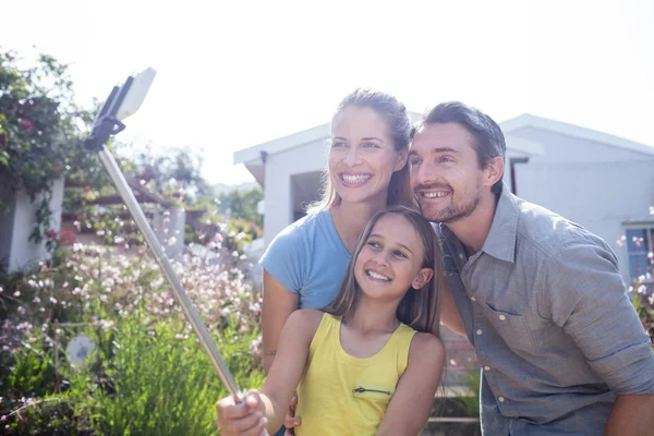 Parents and daughter taking selfie — Stock Photo, Image