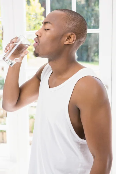 Young man drinking water — Stock Photo, Image