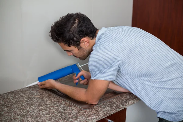 Man using pest control injection — Stock Photo, Image