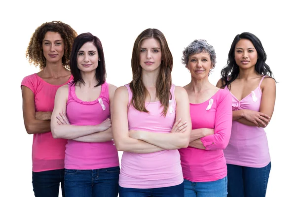 Mujeres sonrientes en trajes rosas posando — Foto de Stock