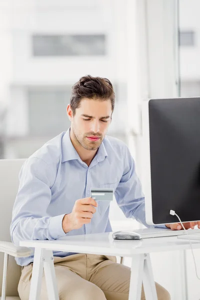 Businessman doing online shopping — Stock Photo, Image