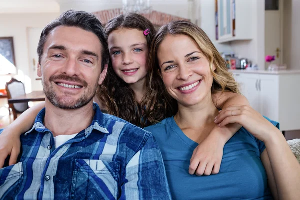 Glad familj leende — Stockfoto