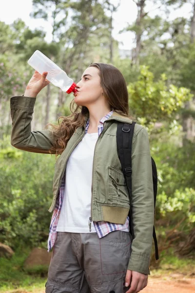 Woman drinking water with backpack — Stock Photo, Image