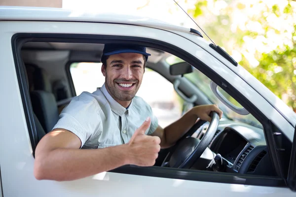 Delivery man showing thumb up — Stock Photo, Image
