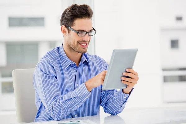 Businessman using digital tablet — Stock Photo, Image