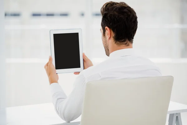 Businessman using digital tablet — Stock Photo, Image