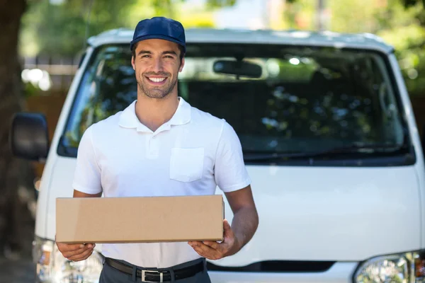 Delivery person holding cardboard box — Stock Photo, Image