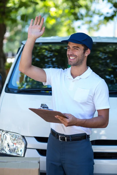 Entrega homem acenando mão — Fotografia de Stock