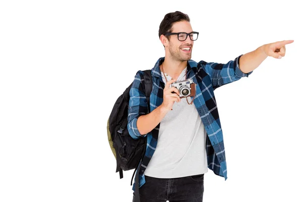 Man carrying rucksack and holding camera — Stock Photo, Image