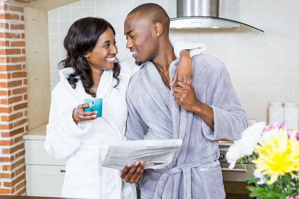 Couple standing face to face in kitchen — Stock Photo, Image