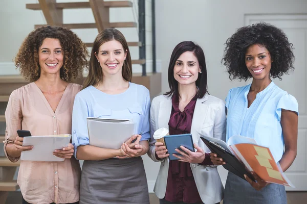 Colegas de negocios de pie juntos —  Fotos de Stock