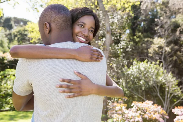 Young couple hugging in park — Stock Photo, Image