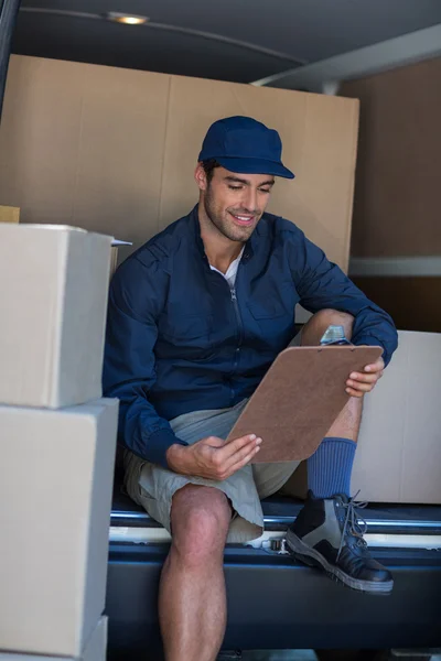 Delivery person with clipboard — Stock Photo, Image