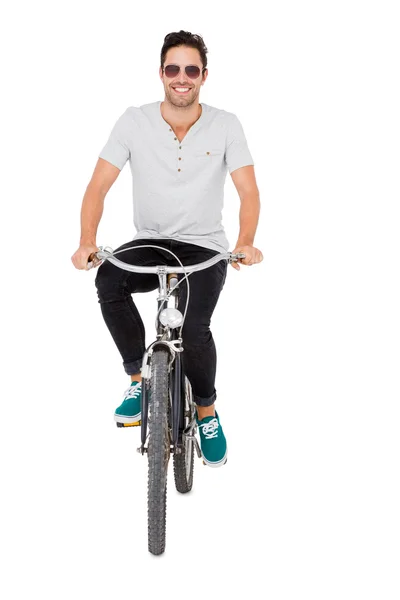 Man in zonnebril fietsen — Stockfoto