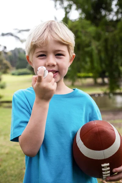 Boy using asthma inhaler — Stock Photo, Image