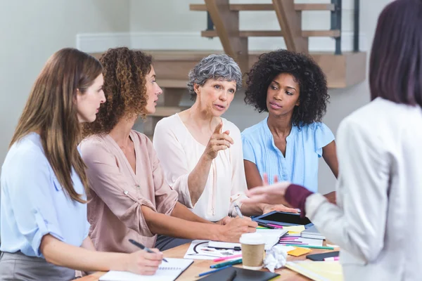 Woman giving presentation to colleagues — Stock Photo, Image