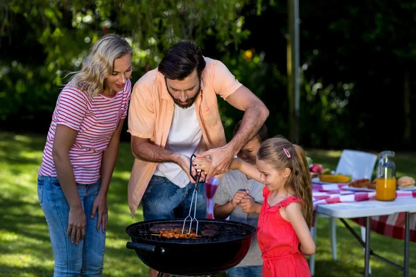 Father with mother teaching children — Stock Photo, Image