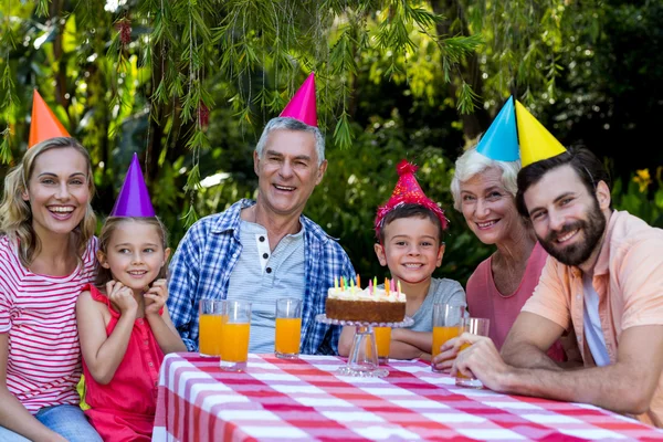 Family celebrating birthday at yard — Stock Photo, Image