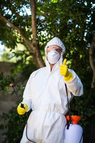 Man showing thumb up — Stock Photo, Image