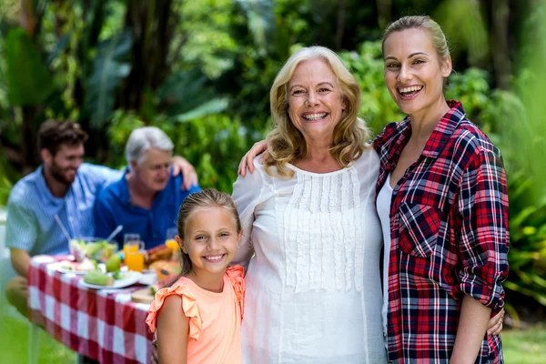 Mutter mit Tochter und Oma — Stockfoto