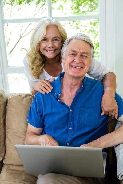 Senior couple with laptop at home — Stock Photo, Image