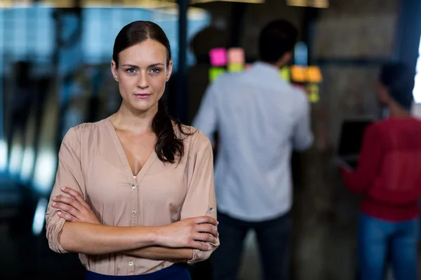 Woman with arms crossed — Stock Photo, Image