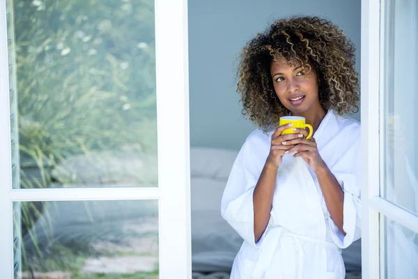 Woman holding coffee — Stock Photo, Image