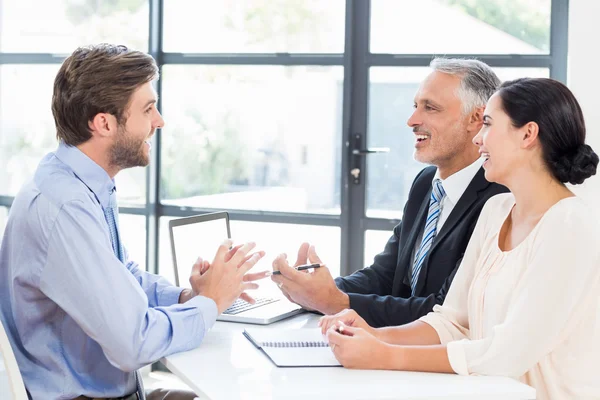 Business colleagues discussing — Stock Photo, Image