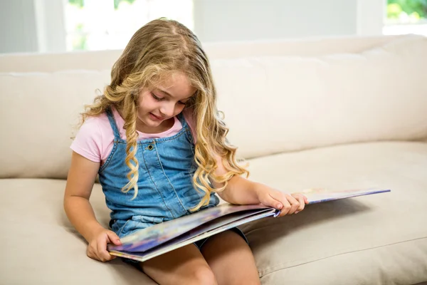 Smiling girl with picture book — Stock Photo, Image