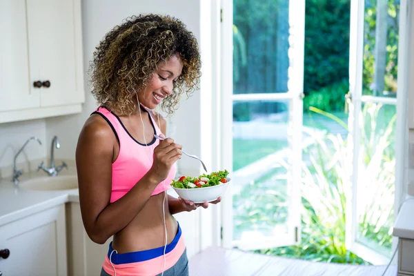 Woman having bowl of salad — Stock Photo, Image